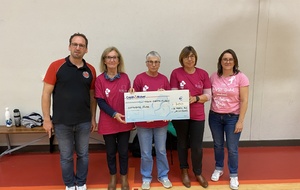 Remise des gains Octobre Rose à la ligue contre le Cancer